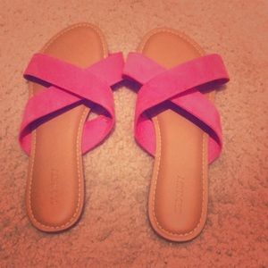 Old Navy pink slide sandals